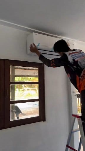 280K views · 3.6K reactions | New Air conditioner installation #airconditioner #Refrigerator #safetyfirst #ACTechnician #fbreelsfypシ゚viralシ | Ms Heat & Cool Engeeniar | Facebook