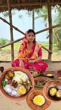 গ্রাম্য স্টাইলে পান্তা ভাত থালি 🍚 | আলু সিদ্ধ, ডিম ভাজা, পুঁটি মাছ ভাজা ও পেঁয়াজি #foodshorts