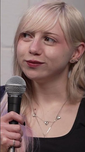 Is Mary the hot sibling?