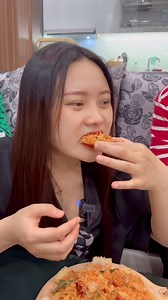 1.6M views · 27K reactions | Se lạnh một cái là lại thèm tiếng rộp rộp của cơm cháy và vị đậm đà thơm thơm của mắm hành! #thanhtuyendaily #anngon #vaobep #Comchaymamhanh | Thanh Tuyền Daily | Facebook