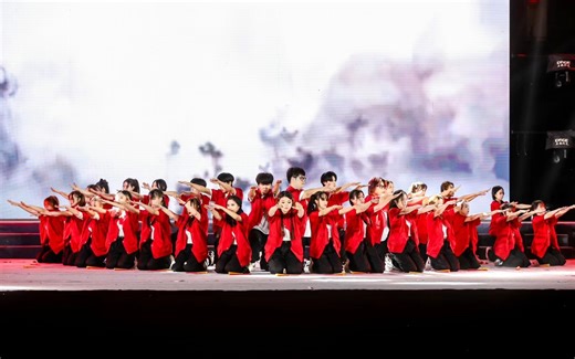 【WILD】武汉理工大学超级炸场的31人大齐舞表演！