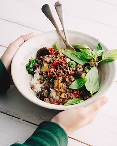 123K views · 2.2K reactions | Thai Basil, Beef & Eggplant Stir-fry...you gotta love when dinner comes together in less then 10 minutes ✌⚡️ Get the recipe: https://www.marionskitchen.com/basil-beef-eggplant-stir-fry/ | Marion's Kitchen | Facebook