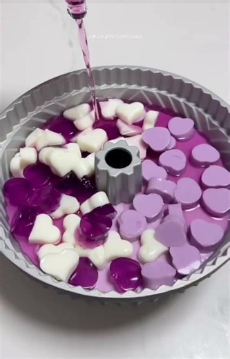 “So colorful, so satisfying! 🎂✨”jelly magic is happening 😳