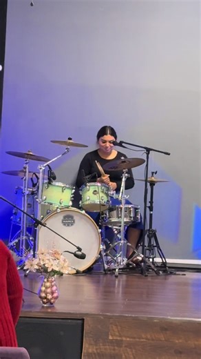 Salmos 112:2-4 2 Su descendencia será poderosa en la tierra; La generación de los rectos será bendita. 3 Bienes y riquezas hay en su casa, Y su justicia permanece para siempre. 4 Resplandeció en las tinieblas luz a los rectos; Es clemente, misericordioso y justo. #iglesiaenmcallentexas #iglesiamensajesdepoder #iglesiacristiana #jovenesconproposito🙌❤️ #Diossiemprefiel🙏🙌🫶