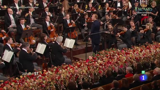🔴 Comienza el Concierto de Año Nuevo 2026 de la Filarmónica de Viena. Síguelo en directo en La 1, rtveplay y radio clásica https://www.rtve.es/noticias/20260101/concierto-ano-nuevo-2026-viena-yannick-nezet-segui/16877999.shtml | RTVE Noticias