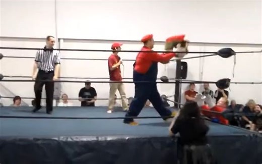 Cosplay摔角 Mario vs Wii Fit Trainer