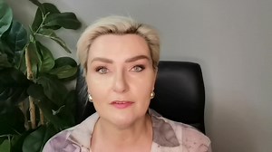 Vir elke vrou - mag die video jou herinner aan n paar waarhede Ek sien julle 10 September (oor bietjie meer as 10 dae) by Moreleta. Bring jou ramshoring. Let us declare a new season! Bespreek as jy wil hieronder https://itickets.co.za/events/467777 Onthou intussen.. Die vrou voor jou en langs jou, in die winkel, by die kerk of werk of by die braai, het baie van dieselfde dinge waarmee sy worstel as wat jy het. Ook seer, sterk, verwond, bang, spyt, hoopvol en.... Kom ons hou mekaar se hande hoog 