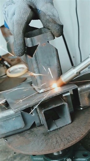 Small air-cooled laser welding machine Handheld...Advantages of air-cooled laser welding machine