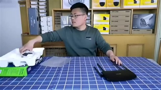 TP-LINK AC1200千兆路由器，300M 867M双频并发，穿墙稳速不卡顿，适合30-80㎡家庭使用，提升Wi-Fi覆盖与上网体验。