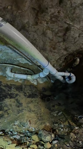 New Pipes, New Piers, New Structure — This Home Is Being Reborn Today was a huge progress day in this full sewer line replacement and foundation stabilization project in Plano, Texas. The plumber repiped more than half the house, installing brand-new PVC lines to replace the failing cast iron system. As he moved forward, we stayed right behind him installing the new steel foundation piers, driven 13–15 feet deep to reach solid bearing soil. We secured every grade beam and added steel reinforceme