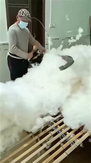 Crazy Foam Battle! This Operation is So Relaxing!