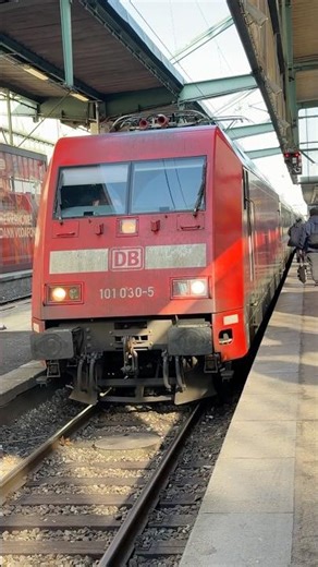 DB 101 030-5 arrives at Stuttgart Hbf with IC 2012 #br101