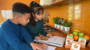 人教PEP英语（三上）Unit 6 B Let's talk真人版