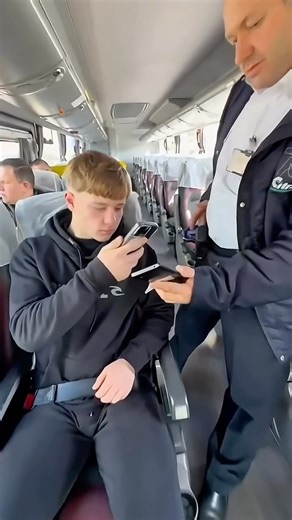 Citral Transporte E Turismo SA on Instagram: "NOVIDADE CITRAL ‼️ O passageiro que embarca nas paradas existentes, no decorrer da linha, agora poderá usufruir de mais uma facilidade: comprar a passagem, dentro do ônibus, pagando com PIX 📲 Em poucos segundos o pagamento será realizado e ele poderá seguir seu trajeto com todo o conforto e segurança! Consulte os horários e destinos no nosso site www.citral.tur.br 🚎"