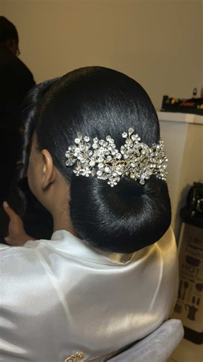 Une Chignon de Mariée Sans Extensions #chignon #boucles #romantique #weddingtiktok #wedding #mariage💍 #naturalhairstylist #bridetobe2024 #bridetobe #luxury #mariage #romantique #bridetobe @ghd @weddingchicks @ebonyqueensheba