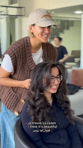 Ma cliente est venue pour un joli dégradé sur ses cheveux longs, et on en a profité pour sublimer son look avec une magnifique frange rideau ! Le résultat ? Une chevelure pleine de mouvement et un visage parfaitement encadré. Vous validez cette transformation ? 😍 #haircut #niyabeautymaroc #hairtransformation #transformationcheveux #hairstylist #hairinspiration #hairgoals #longhair #layershaircut | Naima Hadji