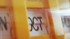 Changing months on a calendar flip clock