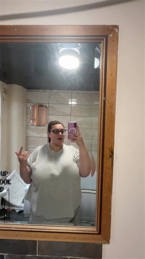 Chloe 🧡💙🩷 (@chloemthompson)’s videos with original sound - ㅤ𝐬𝐮𝐫𝐚