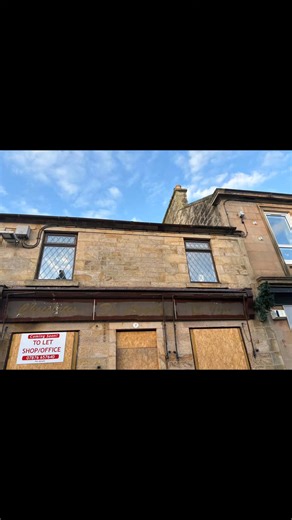 my last working day of 2025, and thats a wrap!! and honestly… what a whirlwind of a year it’s been 🌪️✨ This time last year, I was standing in a place of uncertainty. I had nowhere to go, no clear path — just a dream in my heart and faith that somehow things would work out 🤍 And now, standing here today, I can hardly believe how far I’ve come. This year I opened my own salon — my beautiful dream shop 💉💅🏡✨ Something I once only imagined is now real. A space filled with passion, creativity, gr