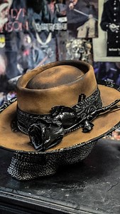 Yankee Rose 🤘🏻🎩🥀