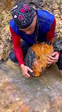 Perfect, the process of getting a lump of gold on the edge of the river, amazing #gold #fyp