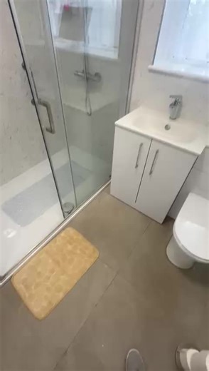 Simple and Easy to Maintain Bathroom Design