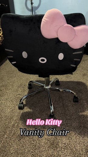 Finally got my hands on the hello kitty vanity chair from @impressionsvanity 💖💕 #hellokitty #hellokittylover #hellokittyvanitychair #impressionsvanity #shopping #girlythings #beauty #blackgirlluxury #fypシ #foryoupage