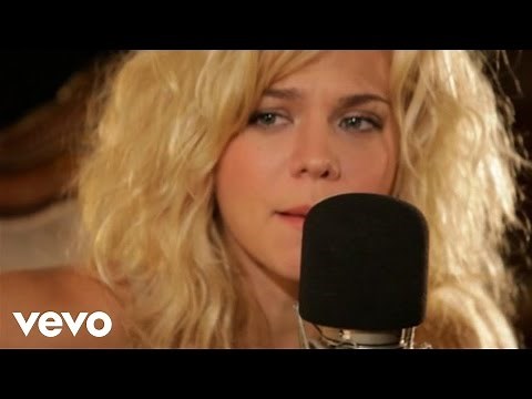 The Band Perry - Hip To My Heart (Live From Oceanway Studios, Nashville 2010)