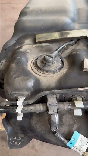2012 Ford Edge Evap code p0456 very small leak.i Found this vent valve cracked. Replaced tank