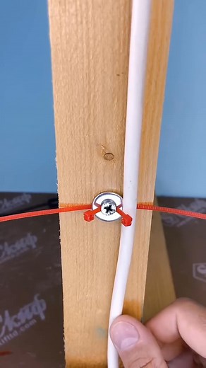 159K views · 447 reactions | An old electrician showed me this way of attaching a cable to the wall.  #reelsvideoシ #reelsfacebook #techniques #skillshare #skills #insane #highlights #DIY | Esing TV | Facebook