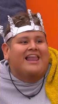 Luis is crowned the "Temporary Queen of the Black Aprons" of MasterChef. #MasterChefMx 24/7