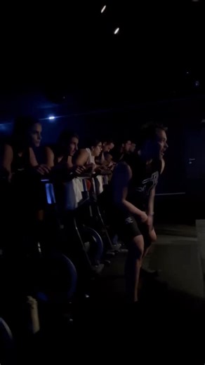 LG on Instagram: "El indoor cycling es mucho más que entrenamiento. Es encuentro, es pertenencia, es transformación real. Para quien rueda, la clase es un espacio seguro donde el cuerpo se desafía, la mente se libera y la música guía. Cada alumno llega con su propia historia, sus límites, sus miedos y sus logros, y cada clase se transforma a partir de eso. Como coach, aprendí que liderar va mucho más allá de manejar una clase. Es sentir el ambiente, escuchar a las personas, respetar trayectorias