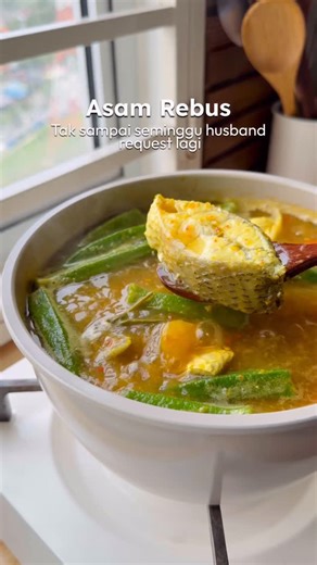 Hani Che Lin on Instagram: "Korang suka tak asam rebus? cara hani ada letak belacan sikit. Cara korang pulak macam mana? jom tengok hani buat. #asamrebus #asamrebusikansiakap #resepiikan"