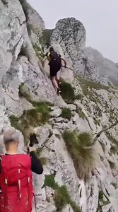 Senderu La Jelechosa. Desfiladero de La Hermida. Armaura para subir de Paraspina a la Braña Árguma. Torre de Árguma. | Pucavi Picos de Europa Vericuetos de pastores.