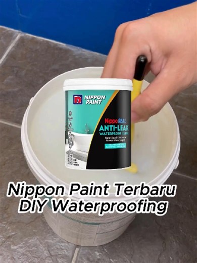 Tak nak pecah jubin tapi nak waterproofing? 👀 Ini Nippon Paint Terbaru – NippoSEAL ANTI-LEAK Waterproof Clear 💧 ✔️ DIY sendiri di rumah ✔️ Sapu terus ✔️ Tak perlu pecah jubin Sesuai untuk: 🏠 Tandas 🏠 Balkoni 👉 Nak tahu cara apply yang betul & area mana sesuai? Tengok video ni sampai habis! Homeowner jangan skip 🔥 Stay tuned untuk video seterusnya 👌 #NipponPaint #NipponPaintMalaysia #CreateYourMostBeautifulHome #Waterproofing #Homeowner #HomeImprovement #DIYHomeImprovements