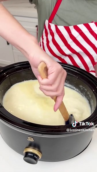 Delicious Grinch Hot Chocolate Recipe for Christmas