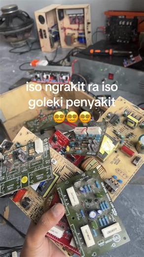 👨🏽‍🦰:mas serviske powerku 👷🏻‍♂️:wes ra iso di servis iki pak,kudu ganti🗿