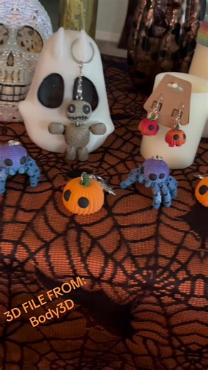 Halloween keychains and earrings, 3d printed. #fyp #halloween #3dprinting #body3d