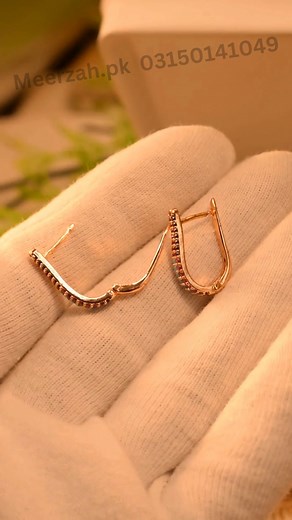 6.4K views · 75 reactions | Earrigns✨ #jewelry #fashion #jewlery #jewelrydesign #goldplated #fashionstyle #trendingsongs #reel #jewellerydesign #jewlerydesigner #reelsfacebook #rings #reels #jewelryaddict #viral #jewelrydesigner #reelsinstagram #viralreels #fashionblogger #handmade #necklaces #neckalce #bangle #bangles #ring | Meerzah.pk | Facebook