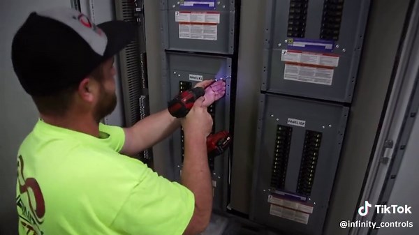 Control panel instructional video . . . #hmi #automation #plc #vfd #engineering #fyp #customcontrols #controlpanels #industrialcontrolpanels #ControlPanelDesign #DistributionPanelDesign #ElectricalEngineering #Automation #ElectricalDesign #ElectricalSchematics #TerminalStripDesign #UL508A