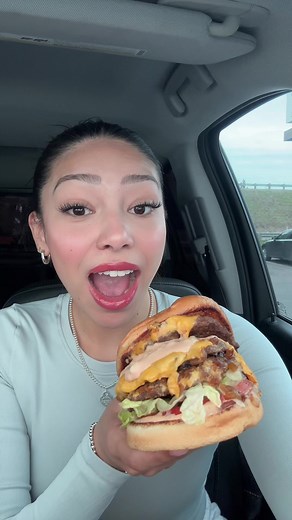 Trying In-n-out Burgers: A Mukbang Experience