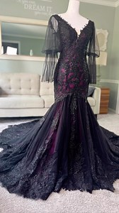 🖤 Another version with a tweak in the neckline/ sleeves of our best-selling purple/ black wedding dress! These sleeves are perfect for our bride’s Halloween Wedding Day this October! Watch till the end to see the sketch we created for the bride before we started with her dress! 🖤💜 ⁣ ⁣ ✔️ Don’t forget that we can replace the purple shade with more than 100 other colors to help you match your Wedding Day colors perfectly! 🖤💍⁣ ⁣ #blackweddingdress #weddingday #custommade #blackdress #weddingdr
