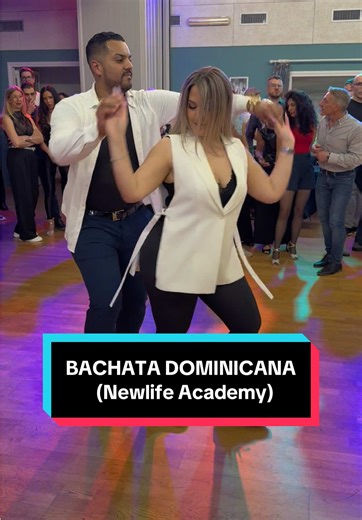 Bachata Dominicana con Maestro @jacksoncabezas & @la_rubia_de_la_bachata 🇩🇴🇩🇴 🔥 100% Bachata Dominicana Passione, ritmo e autenticità! 📍 Presso @newlifeacademy_official Se volete i passi con il conteggio dello stage, scrivetemi in DM! 📩 @jacksoncabezasdominicanbachata @jacksoncorsidiballo @La_Rubia_De_La_Bachata #bachatadominicana🇩🇴🇩🇴🇩🇴 #bachata #viralvideos #bachatadancing #udine