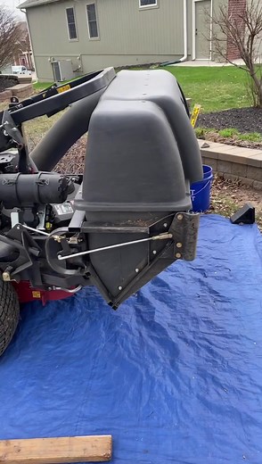 Effortlessly Collect and Dump Leaves with Exmark Ultra-Vac System!