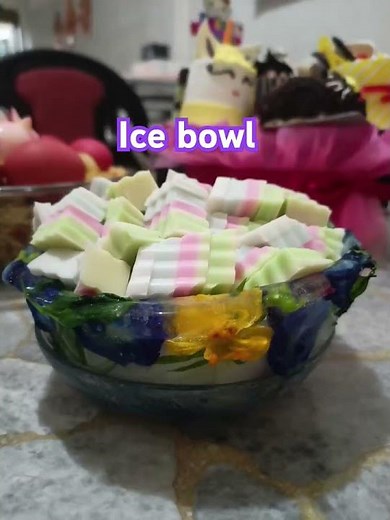 Ada waktu mau buat lagi nih mangkok es batu +bunga.. cuma cepat cair☺️