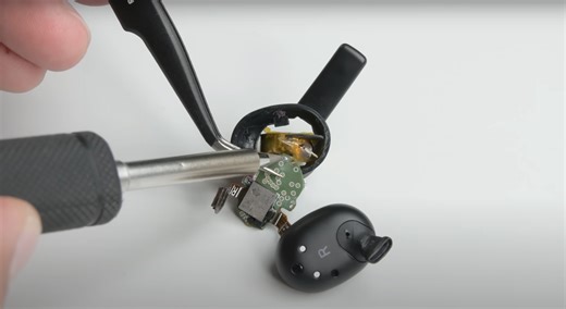 Bang & Olufsen's new earbuds with ‘replaceable batteries’ don’t seem to be very repairable - Engadget