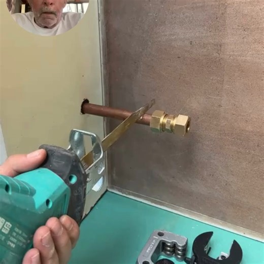 Remi Mills Groover on Instagram: "A True Ratchet Pipe Cutter #tubecutter #pipe #rachet #tools #plumber #plumbing"