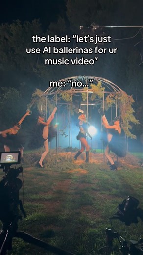 I’m Izza and I want to be ur new fav pop star! #izza #oliviarodrigo #zaralarsson #sabrinacarpenter