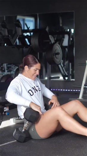 How to structure a lower body workout with only dumbbells Start with a quick warm up Banded squats and side steps is great, just 30-40 seconds of each 3x8 bulgarians Rest 60 seconds 4x10 hip thrusts Rest 40-60 seconds 3x10 rdls Rest 45 seconds 2x12 lateral lunges Rest 30 seconds 2x15 elevated hamstring bridges Rest 30 seconds Wearing @oneractive Code noelle to save | Noelle Benepe