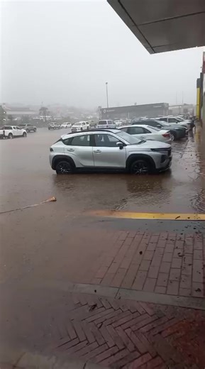 Breaking news ‼️‼️ FLOOD Shelley Beach at the moment. 21-12-25 Admin Hennie Tolsma #WeatherHooligan | The Weather Hooligan
